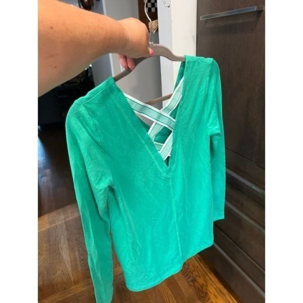 Lilly Pulitzer green cross cross shirt pullover size Small